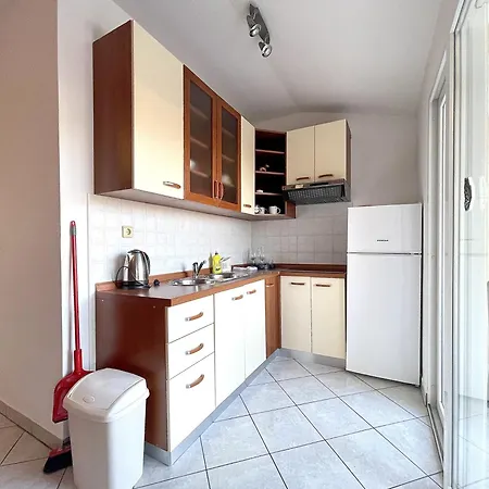 With Parking Space Baska, Krk - 22687 דירה באסקה