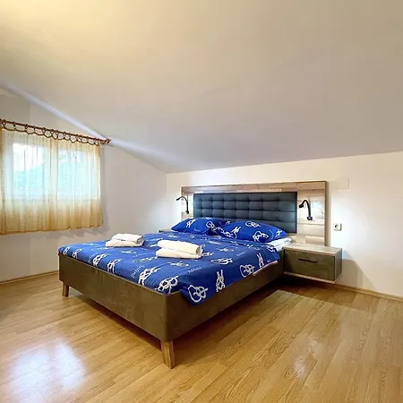 With Parking Space Baska, Krk - 22687 דירה באסקה