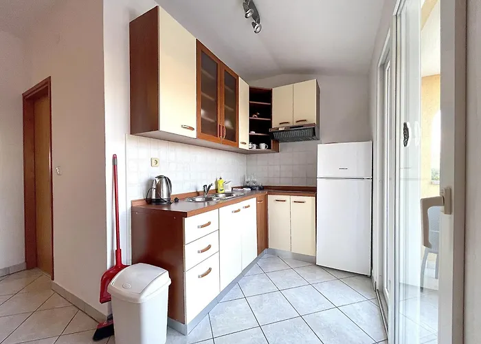 With Parking Space Baska, Krk - 22687 Apartmán Baška
